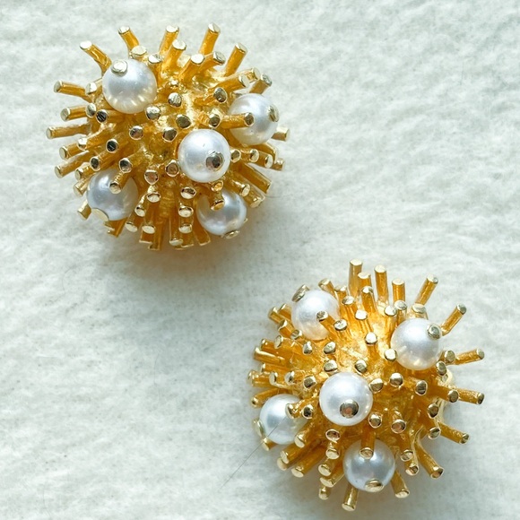 Vintage Unsigned Alice Caviness Gold&Pearls Starburst/Sea Coral Clip Earring - Picture 1 of 7
